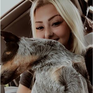 Meet your Posher, Kayla